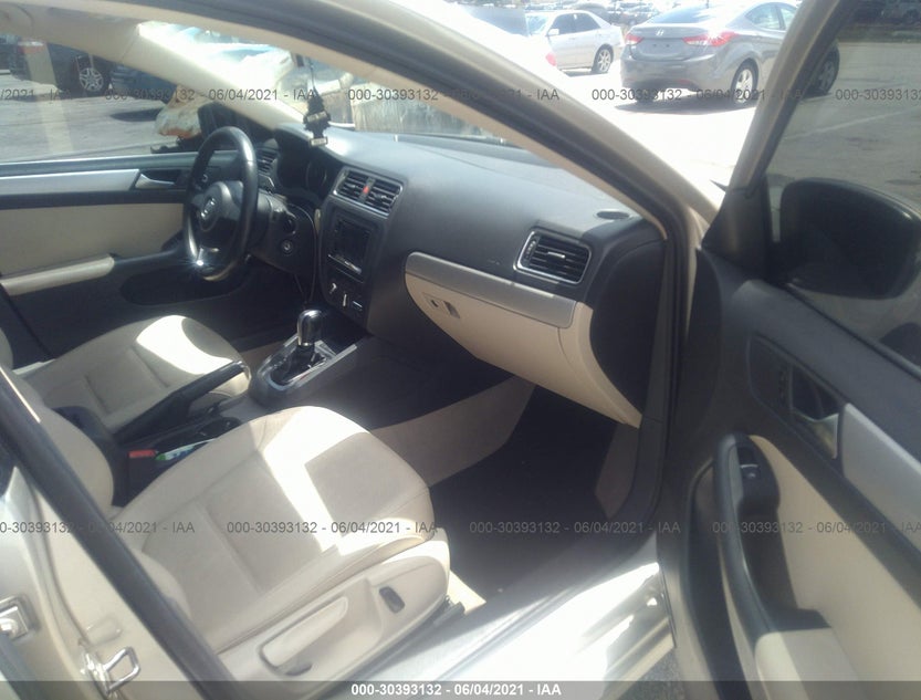 3VWDX7AJ9DM202879