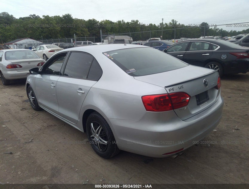 3VW2K7AJ9BM113221