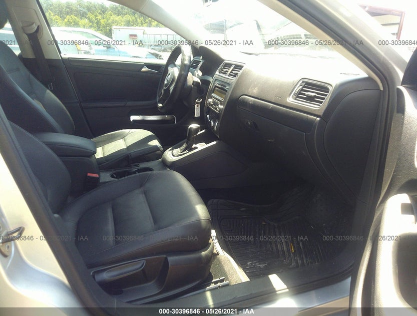 3VWDX7AJ1BM377317