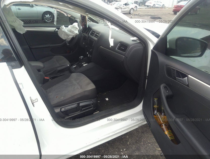 3VW2B7AJ7HM332803
