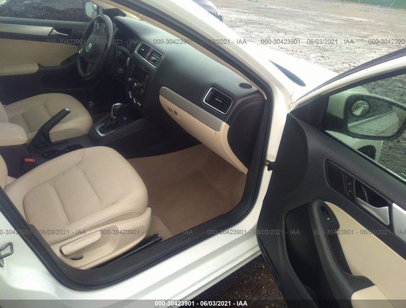 3VWLL7AJ6CM011927