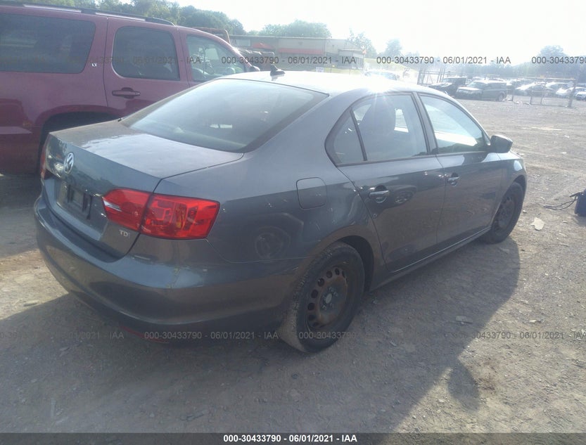 3VWLL7AJ5EM330318