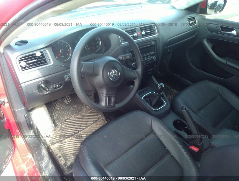 3VWB17AJ2EM382989