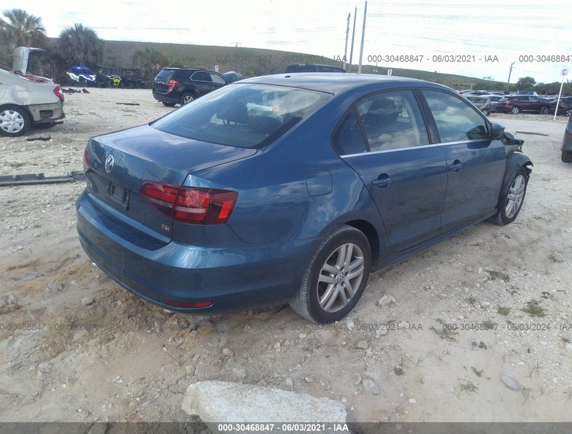 3VW2B7AJ7HM268407