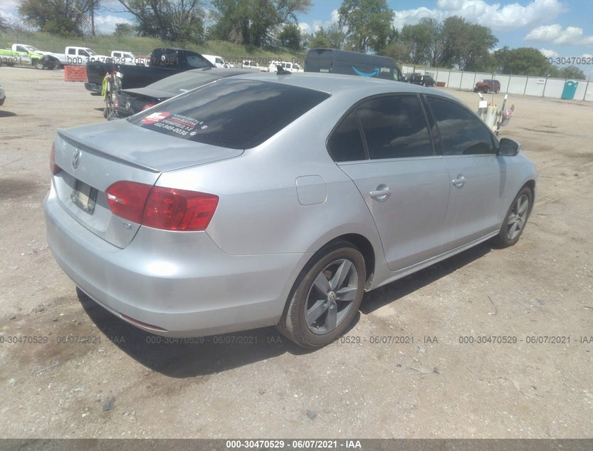 3VW3L7AJ2EM395708