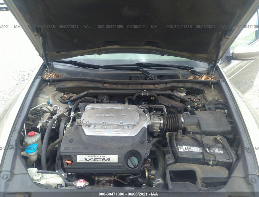 1HGCP3F80AA008233
