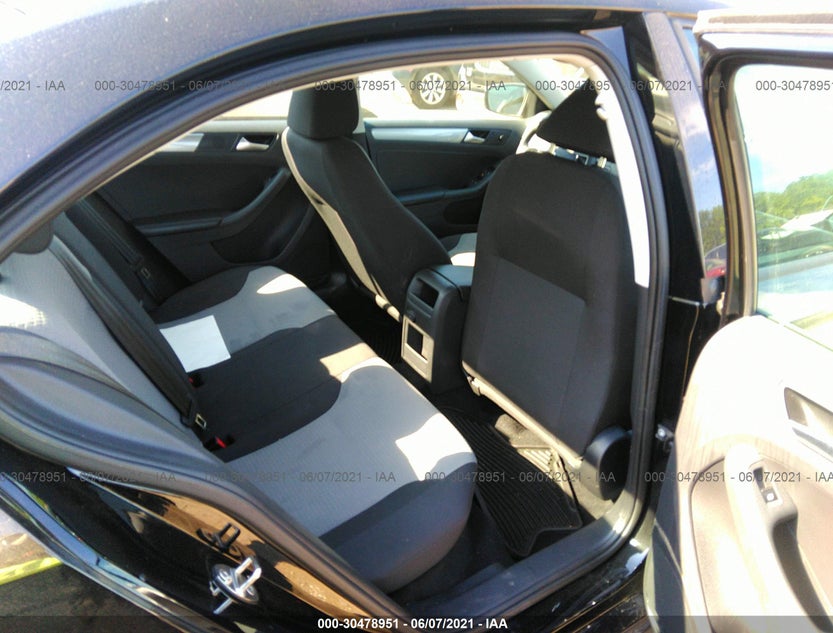 3VW2B7AJ8JM231128