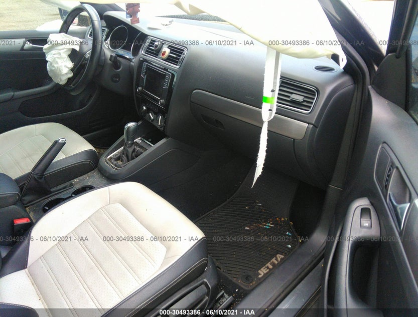 3VWD17AJ3GM325003