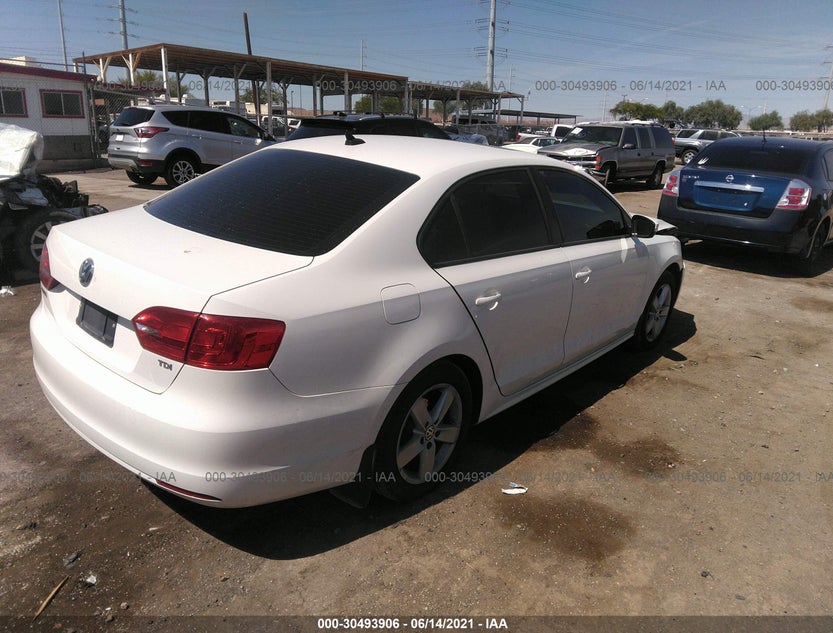 3VWLL7AJ9CM472636