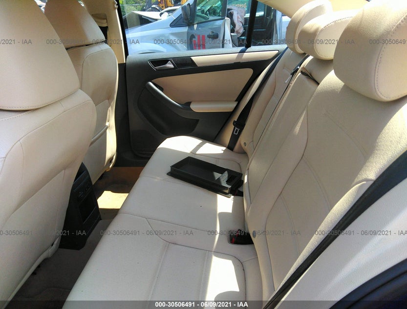 3VWDX7AJ9CM421050