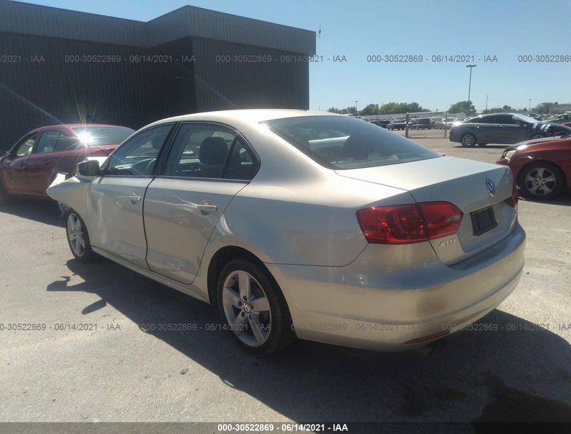 3VWDP7AJ8CM331842