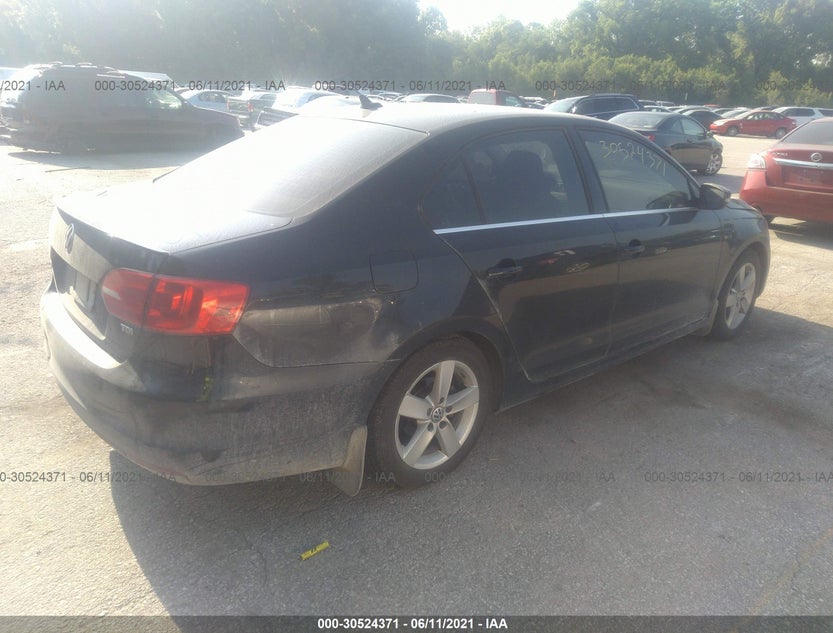3VW3L7AJ9EM377576