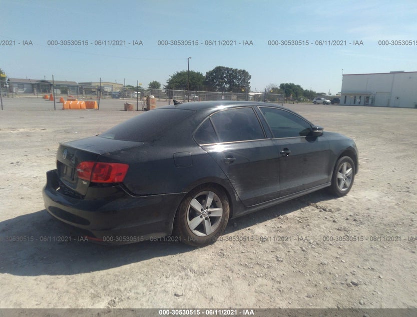 3VWLL7AJ2CM388674