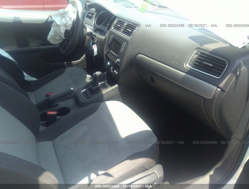 3VW2B7AJ0HM300579