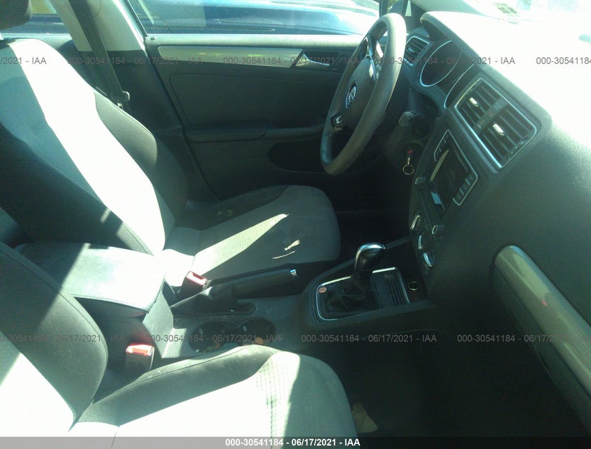 3VW2B7AJ7HM389437