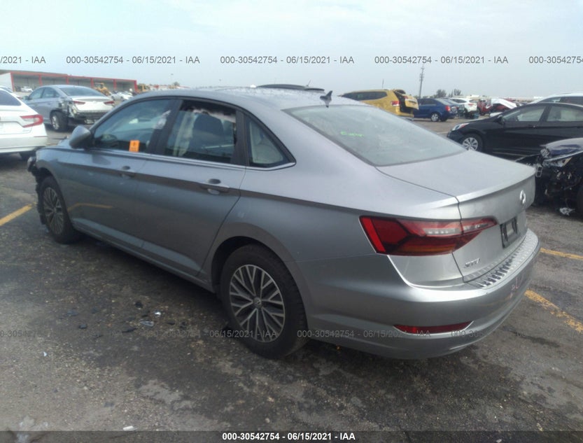3VWCB7BU5KM213880