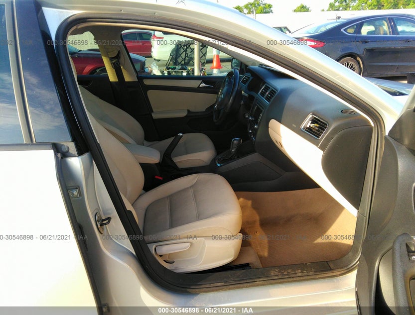 3VWDX7AJ7CM018328