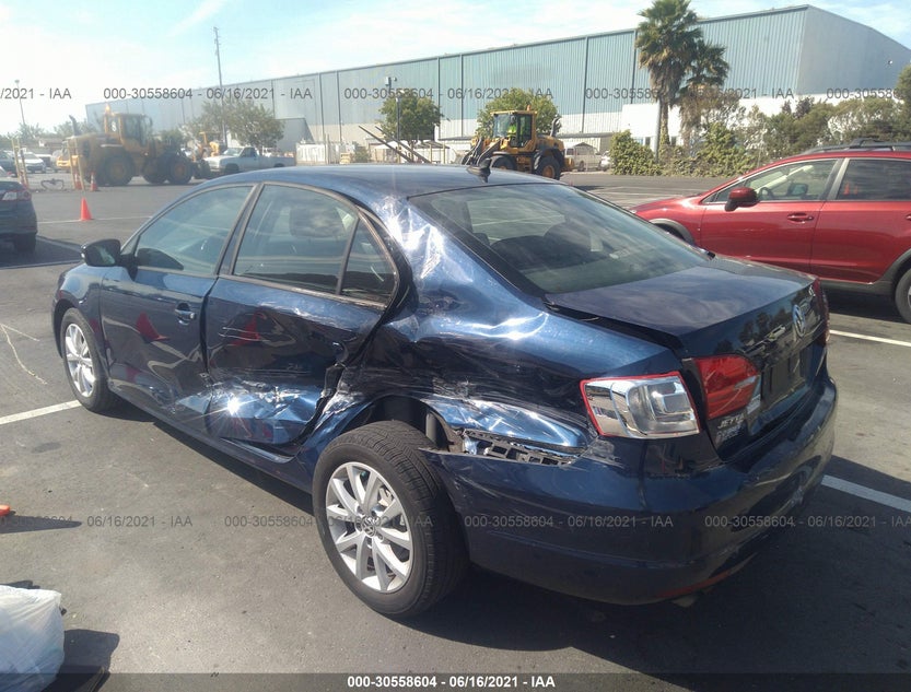 3VWDX7AJ4BM011562