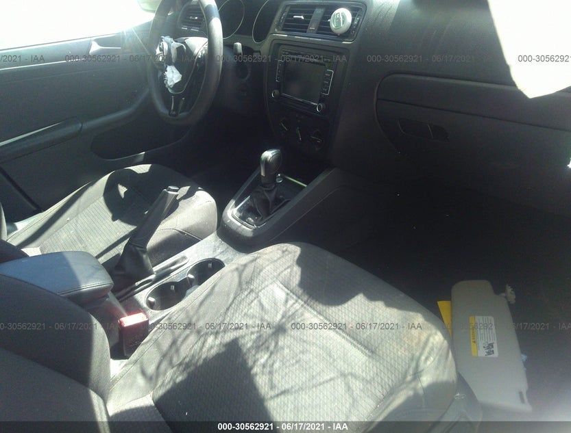 3VW2K7AJ8FM351812