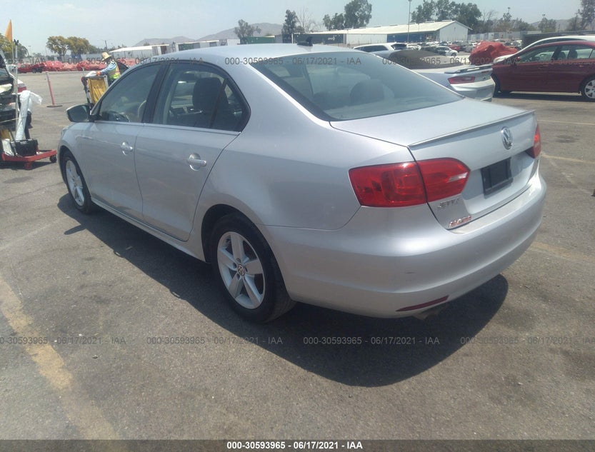3VW3L7AJ8CM090906