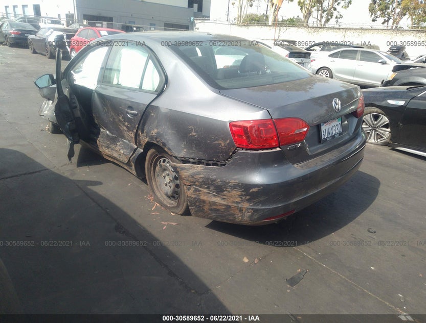 3VW2K7AJ1CM352912