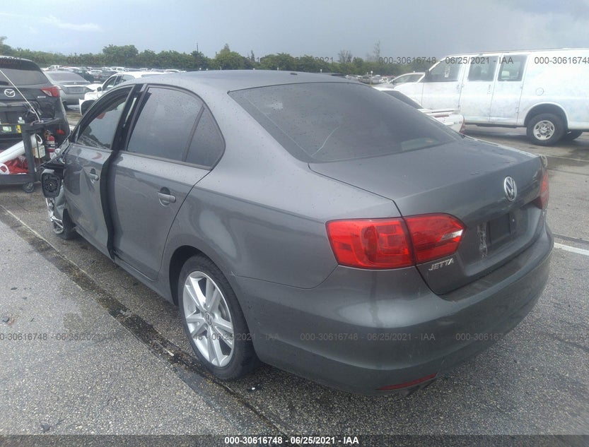 3VWDX7AJ5BM105885