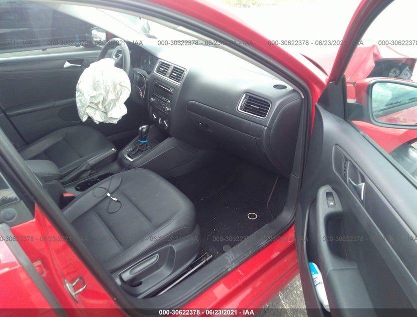 3VWDP7AJ5CM382618