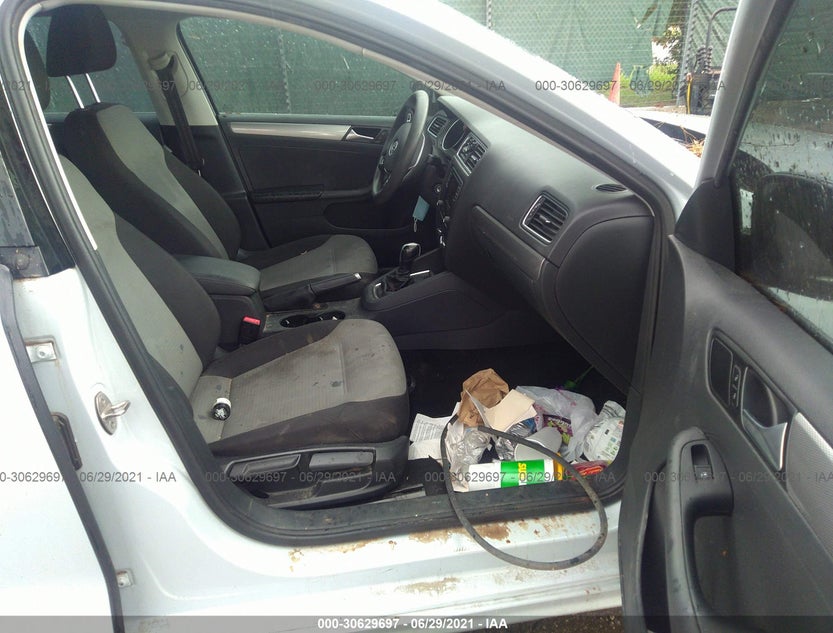 3VW2B7AJ8HM329313