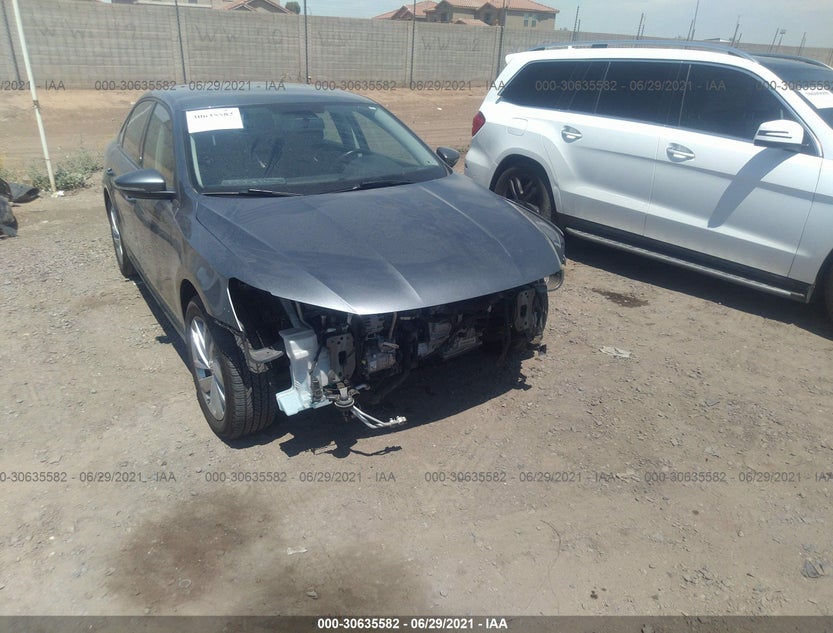 1VWLA7A38KC000922