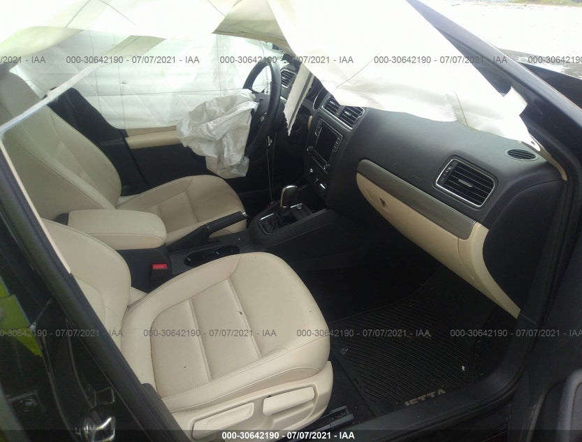 3VWDB7AJ2HM401437
