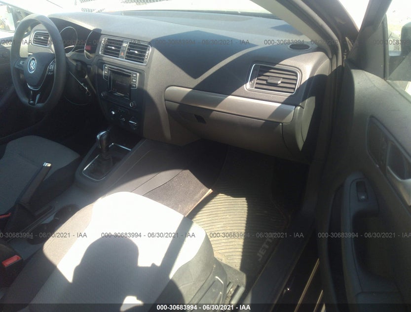 3VW2B7AJ7JM262533