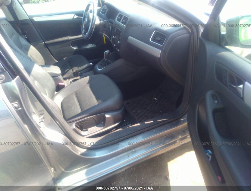 3VWLL7AJ7BM053912