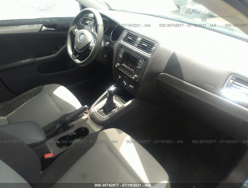 3VW2B7AJ8HM224352