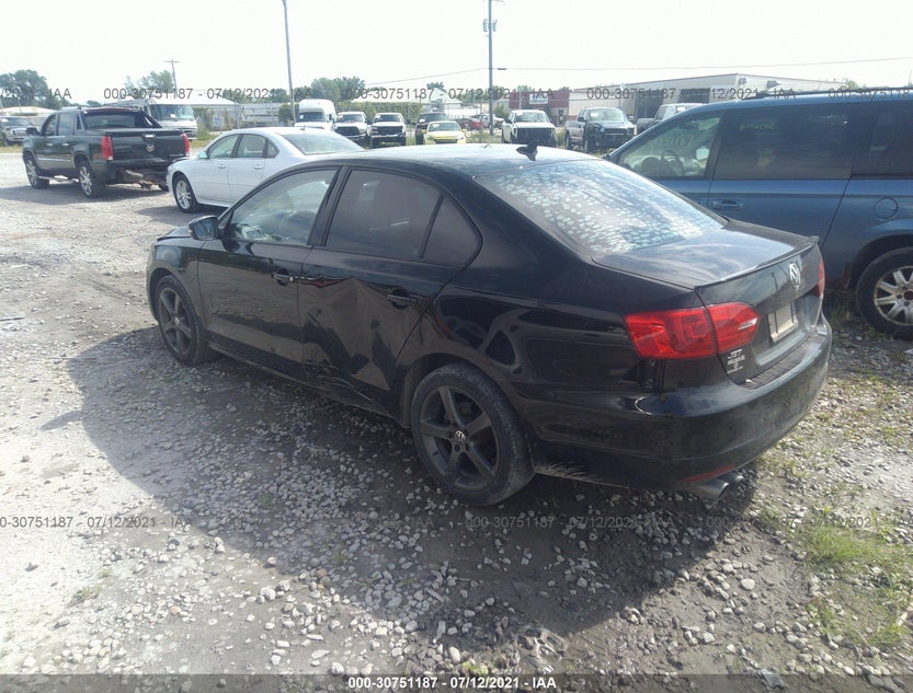 3VW3L7AJ8BM121652