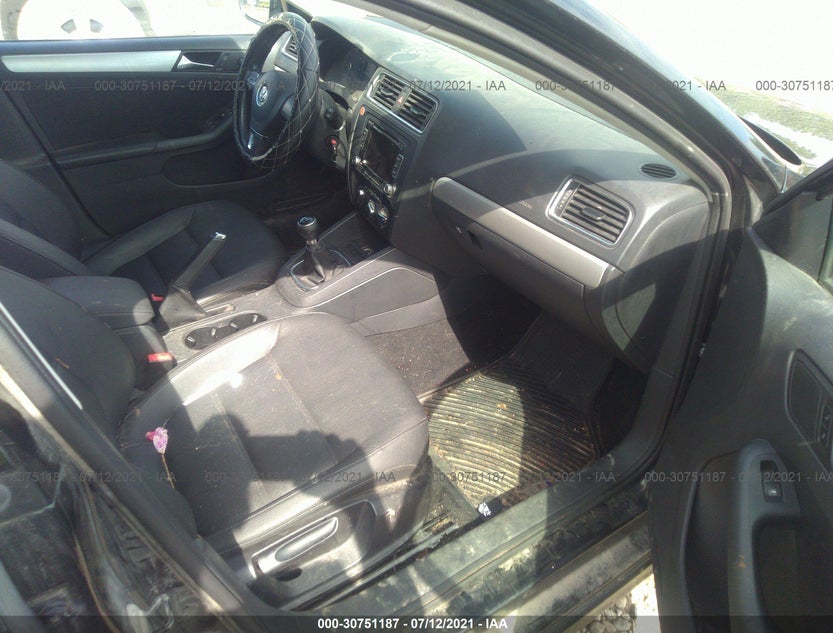 3VW3L7AJ8BM121652