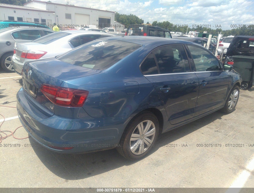 3VW2B7AJ4HM239589