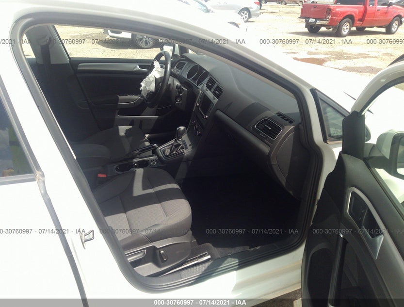 3VWC17AU9GM516561