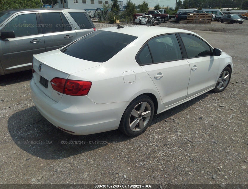 3VW3L7AJ3BM125494