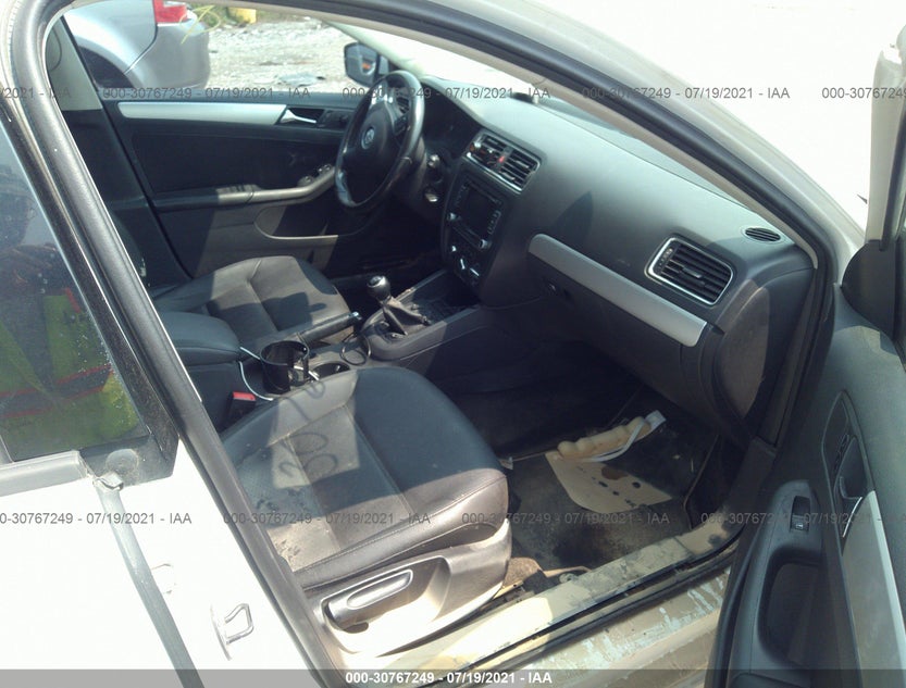3VW3L7AJ3BM125494
