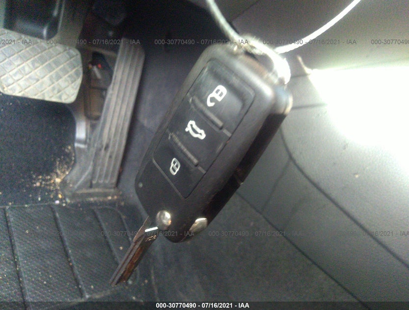 3VW2B7AJ0JM220348