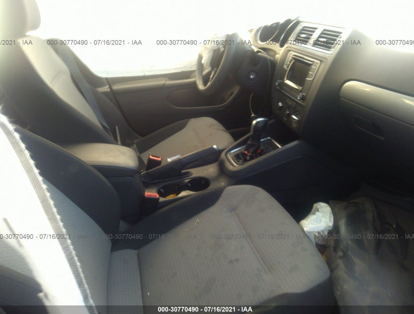 3VW2B7AJ0JM220348