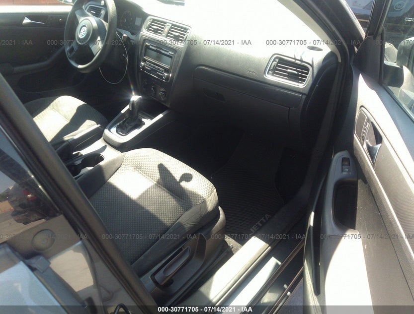 3VW2K7AJ9BM049228