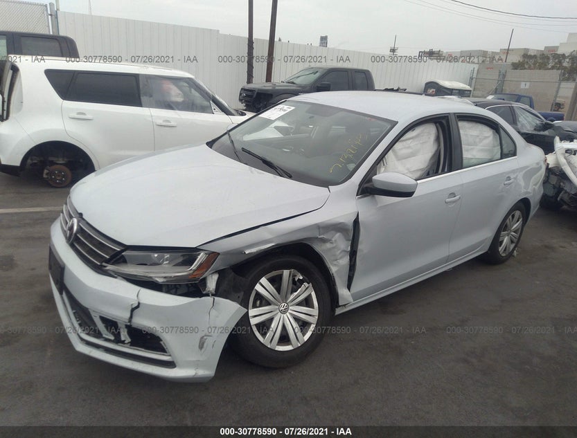 3VW2B7AJ4HM412270