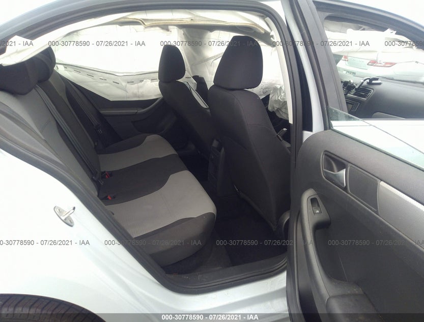 3VW2B7AJ4HM412270