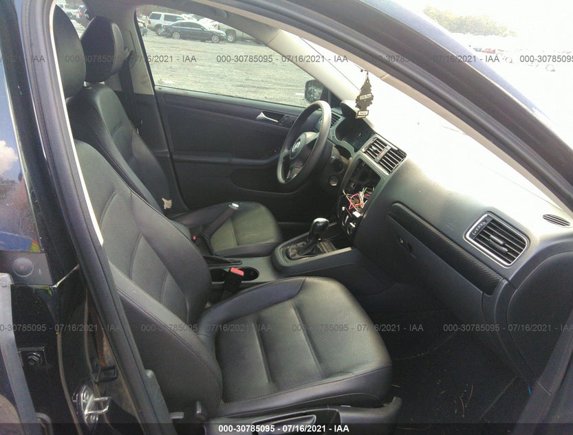 3VWDX7AJ9BM049739