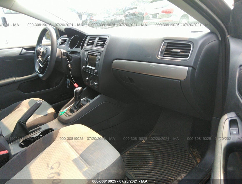 3VW2B7AJ8HM398129