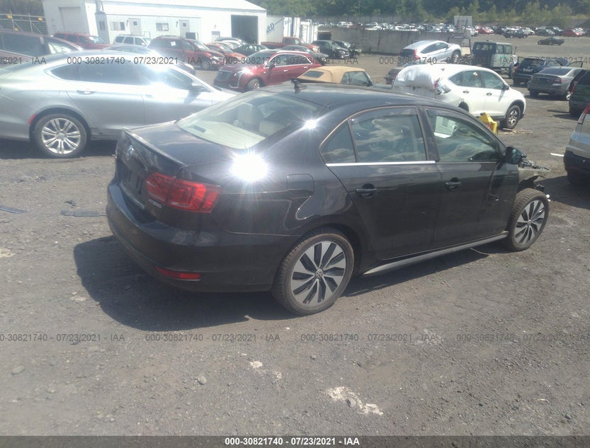 3VW637AJ8DM242942
