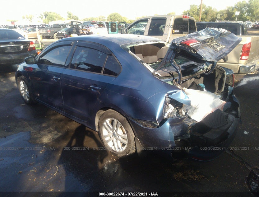 3VW2B7AJ1JM259479