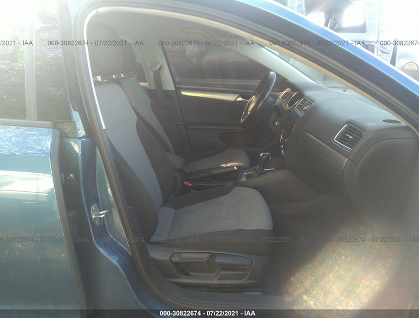 3VW2B7AJ1JM259479
