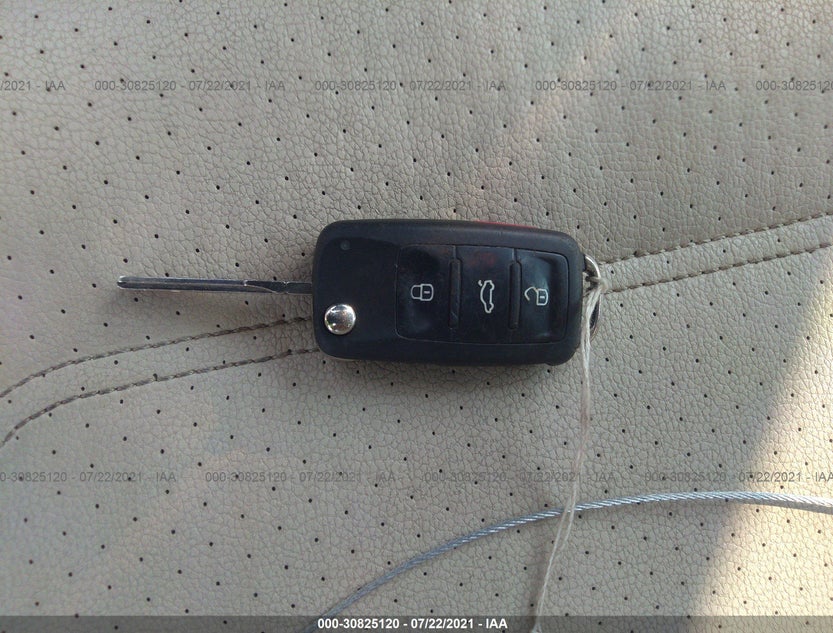 1VWDT7A38GC029990